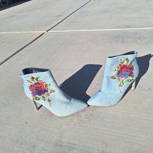 Cape Robbin ankle boots jean and embroidery size 7 1/2 M.